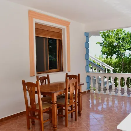 Gridi- Me Qera Apartment