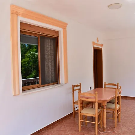 Gridi- Me Qera Apartment